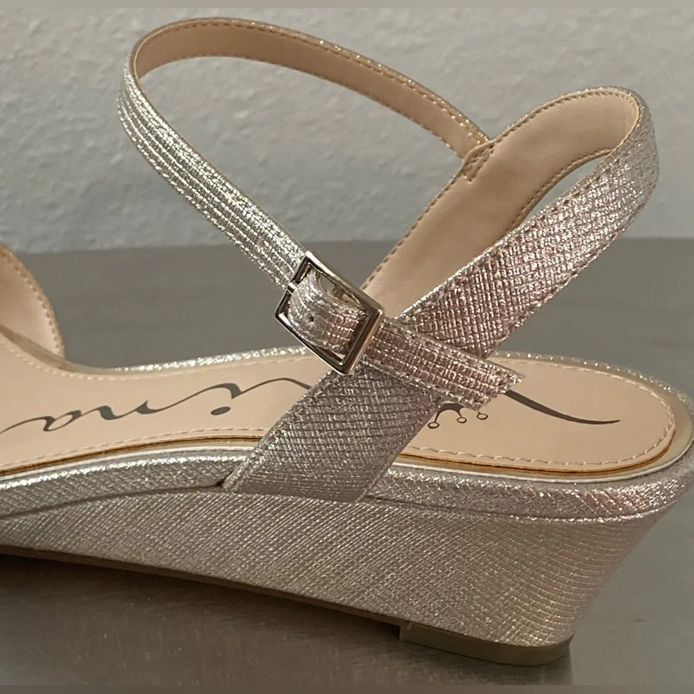 NEW… WOMENS NINA METALLIC GLITTER ELEGANT WEDGE SANDALS. 8
